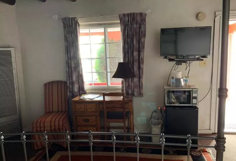 Cottonwood Court Motel