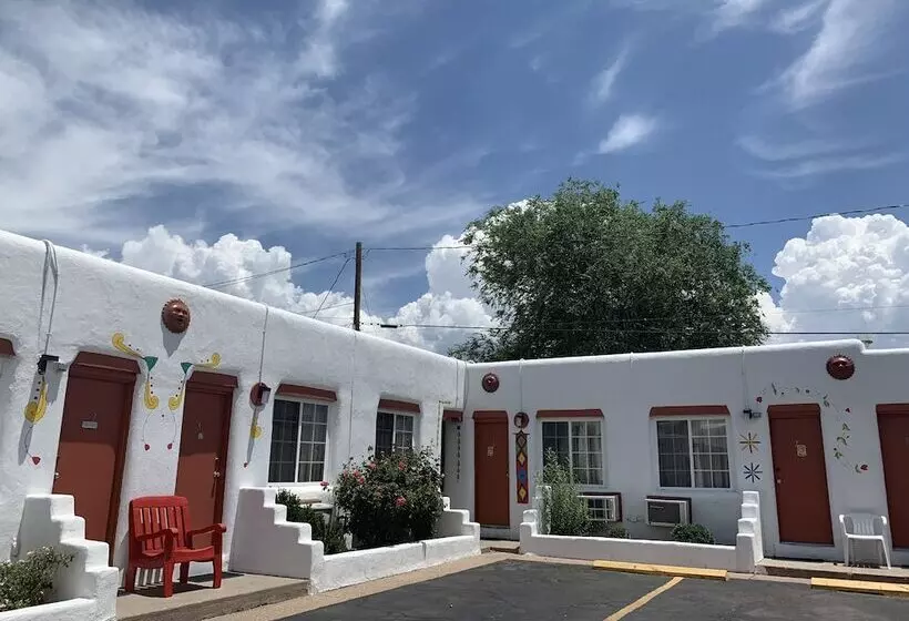 Cottonwood Court Motel