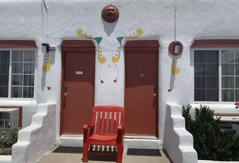 Cottonwood Court Motel