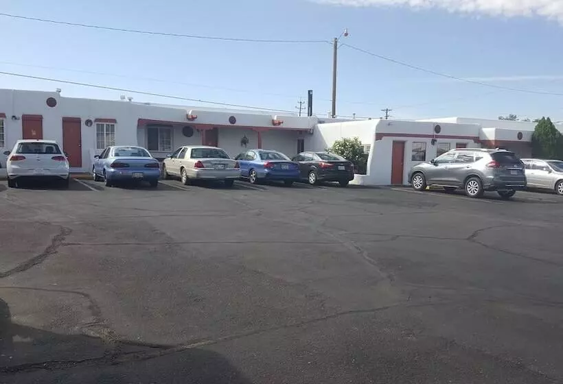 Cottonwood Court Motel