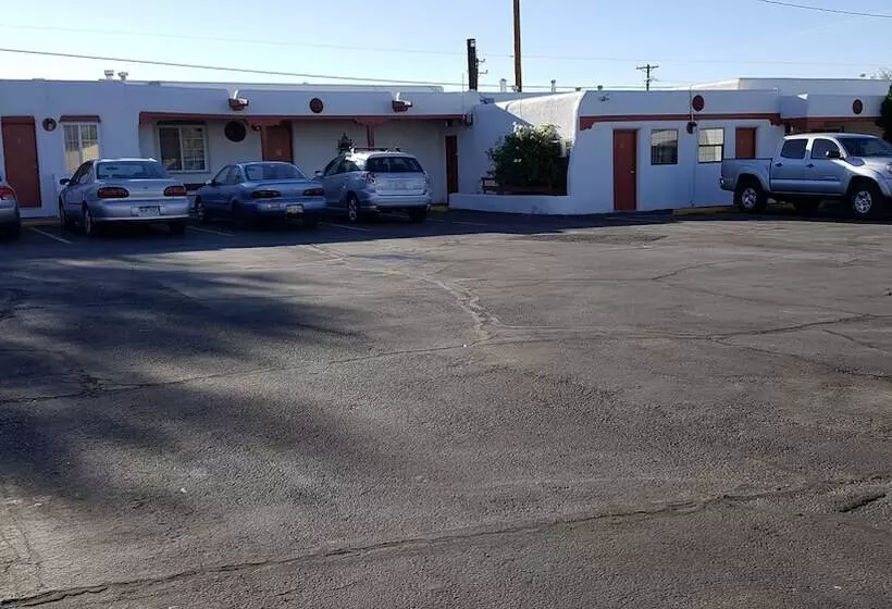 Cottonwood Court Motel