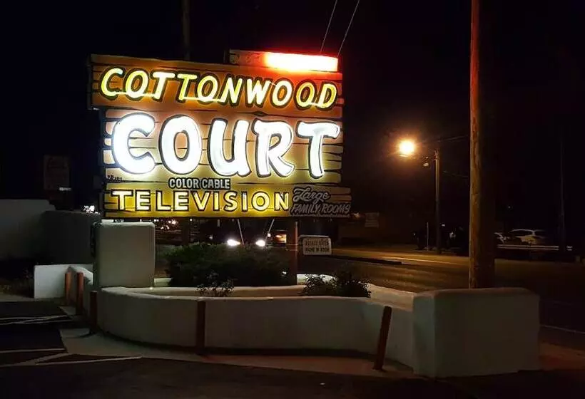 Cottonwood Court Motel