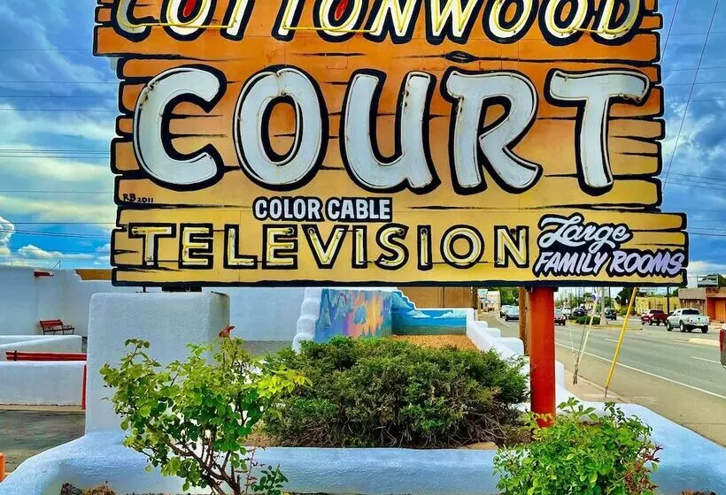 Cottonwood Court Motel