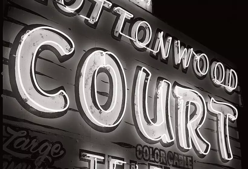 Cottonwood Court Motel