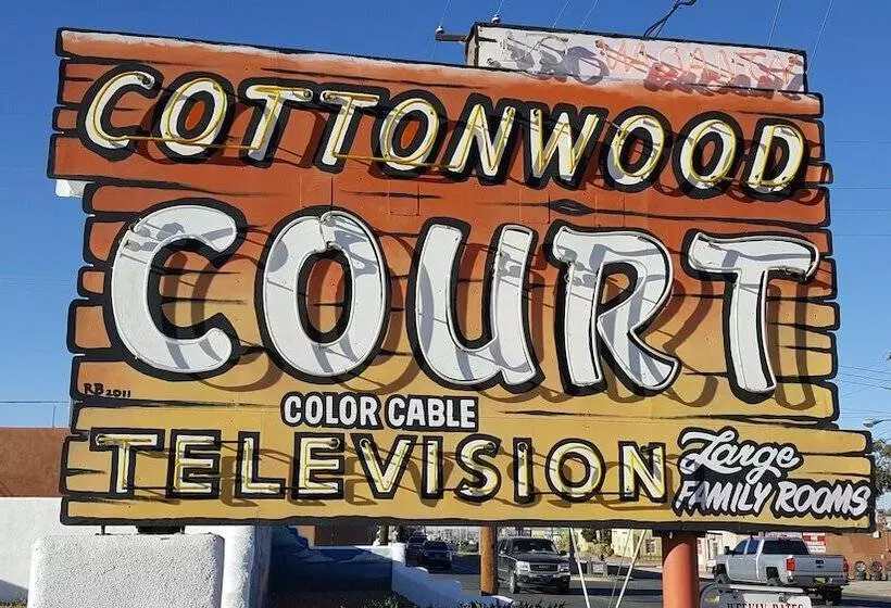 Cottonwood Court Motel