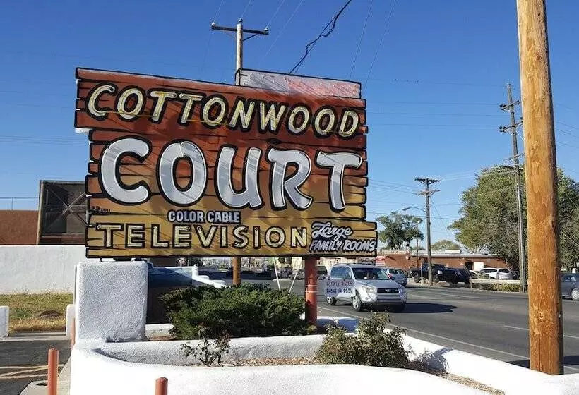 Cottonwood Court Motel