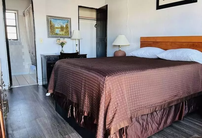 Cottonwood Court Motel