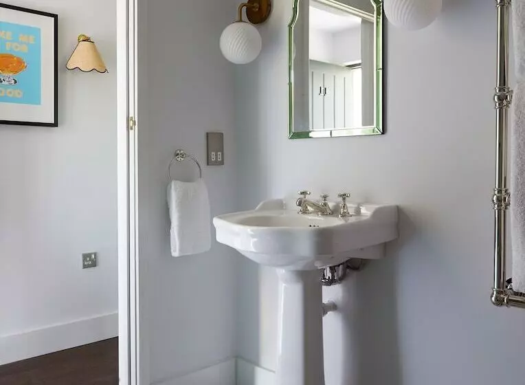 簡易ホテル Artist Residence Oxfordshire