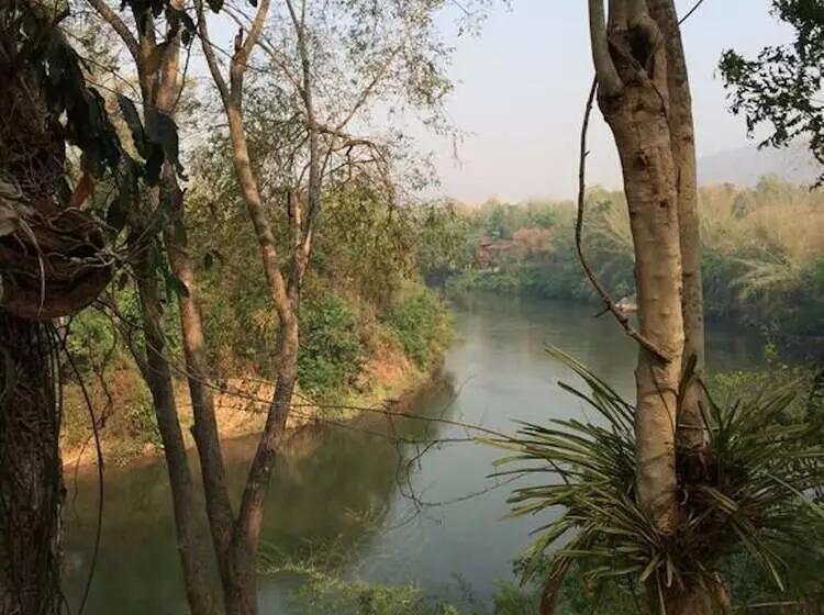 Hotelli Baan Alisa Bed And Breakfast