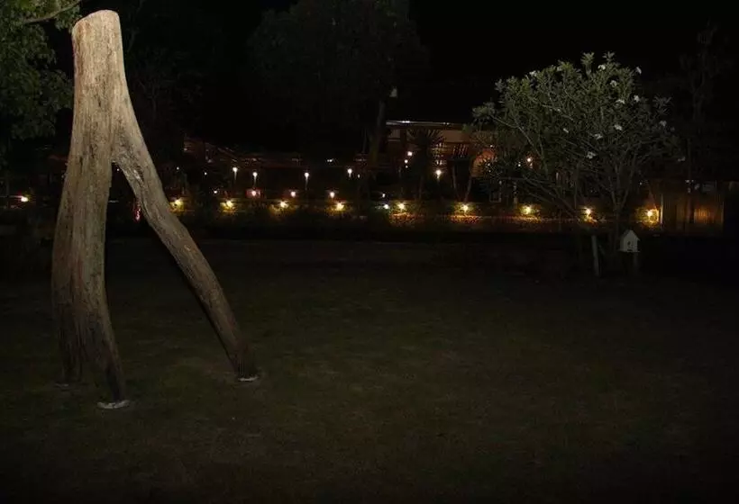 Hotelli Baan Alisa Bed And Breakfast