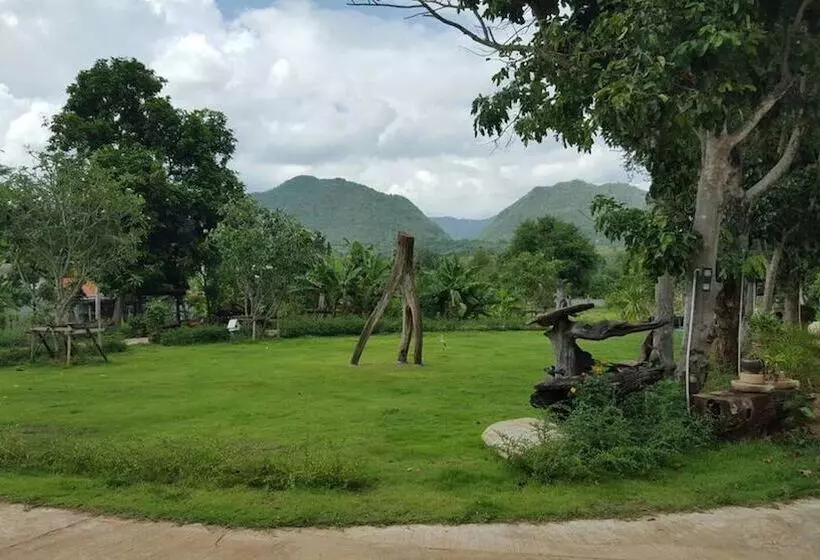 Hotelli Baan Alisa Bed And Breakfast