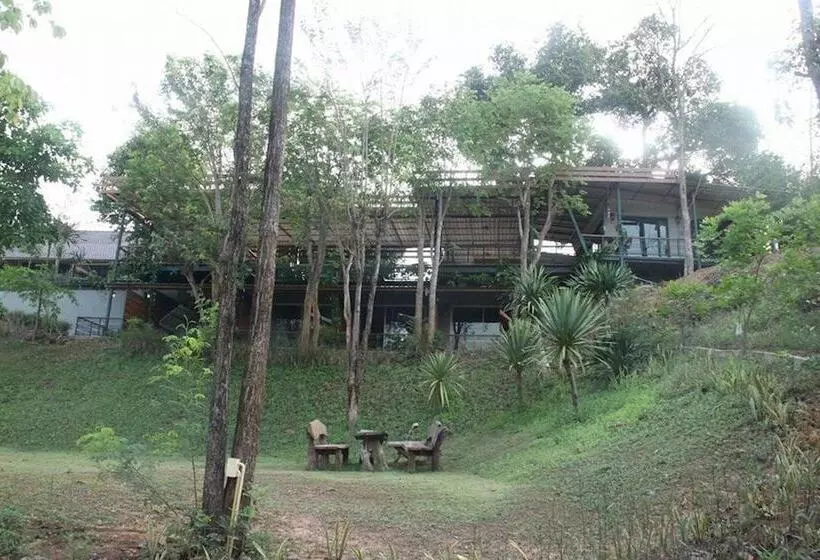 Hotelli Baan Alisa Bed And Breakfast