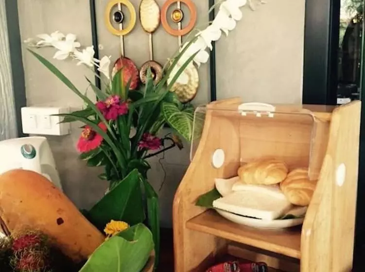 Hotelli Baan Alisa Bed And Breakfast