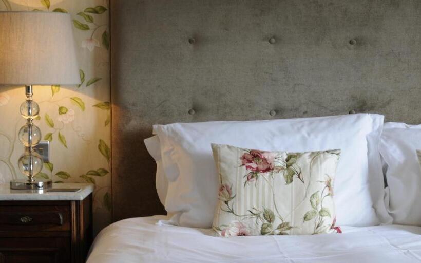 Отель The Swallows Rest Bed & Breakfast