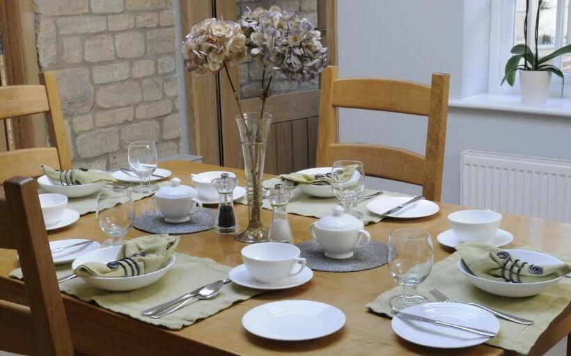 Отель The Swallows Rest Bed & Breakfast