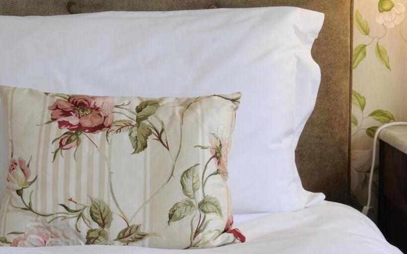 Отель The Swallows Rest Bed & Breakfast