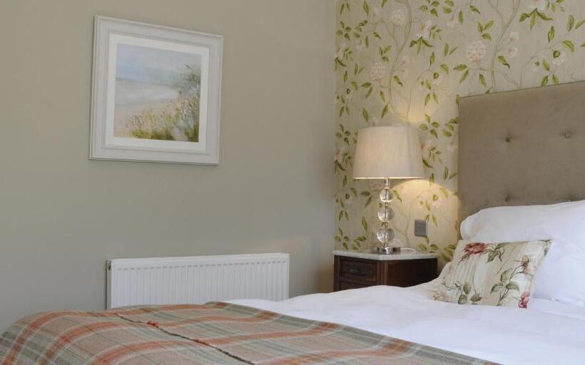 Отель The Swallows Rest Bed & Breakfast