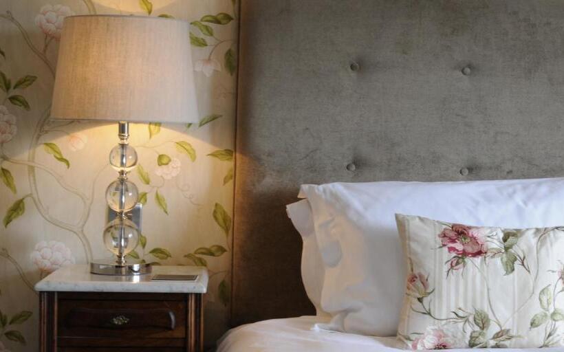 Отель The Swallows Rest Bed & Breakfast