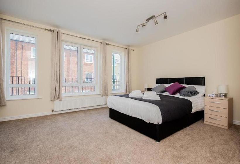 6bedroom Contractor House With 6 Bathrooms, Free Wifi And Parking  Kennedy House By Your Lettings Pe