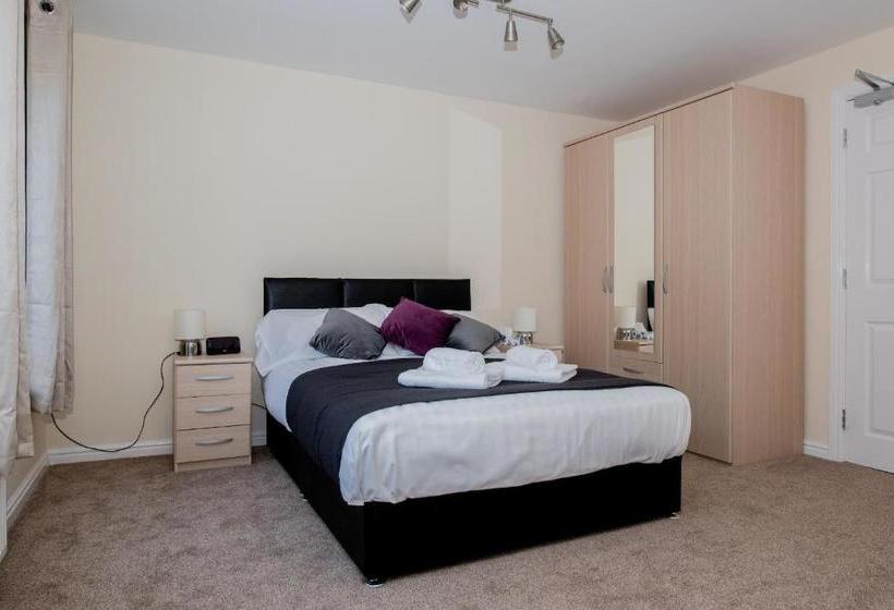 6bedroom Contractor House With 6 Bathrooms, Free Wifi And Parking  Kennedy House By Your Lettings Pe