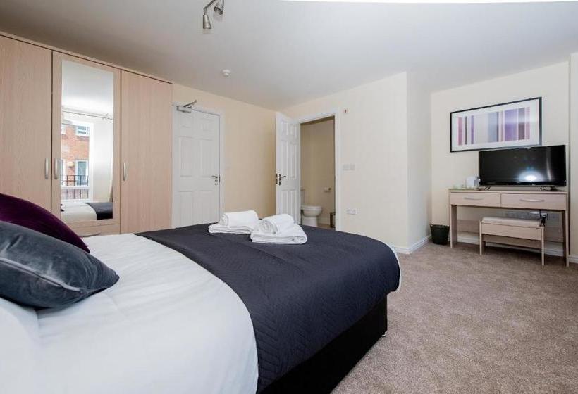 6bedroom Contractor House With 6 Bathrooms, Free Wifi And Parking  Kennedy House By Your Lettings Pe