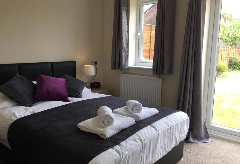 6bedroom Contractor House With 6 Bathrooms, Free Wifi And Parking  Kennedy House By Your Lettings Pe