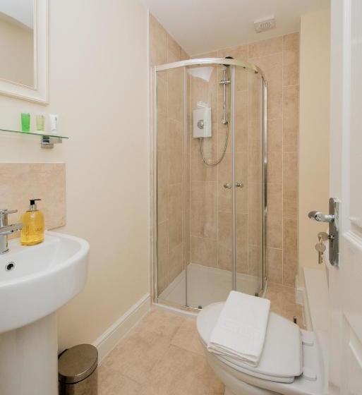 6bedroom Contractor House With 6 Bathrooms, Free Wifi And Parking  Kennedy House By Your Lettings Pe