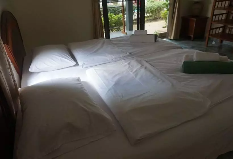 هتل Cousin Resort Khao Lak