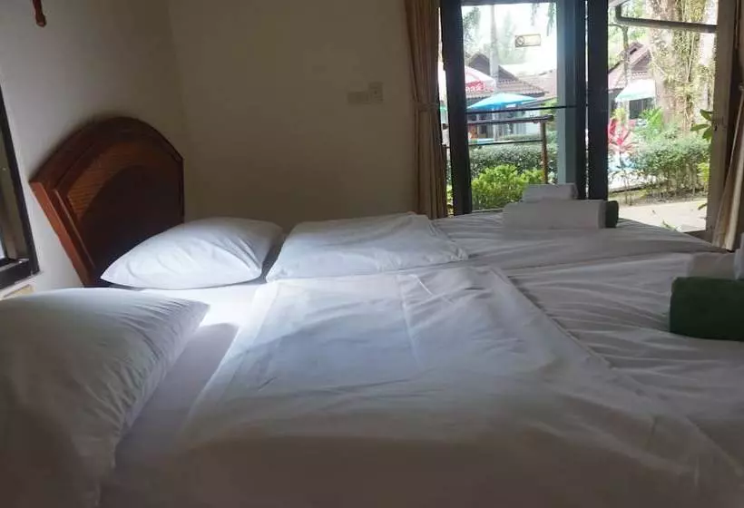 هتل Cousin Resort Khao Lak