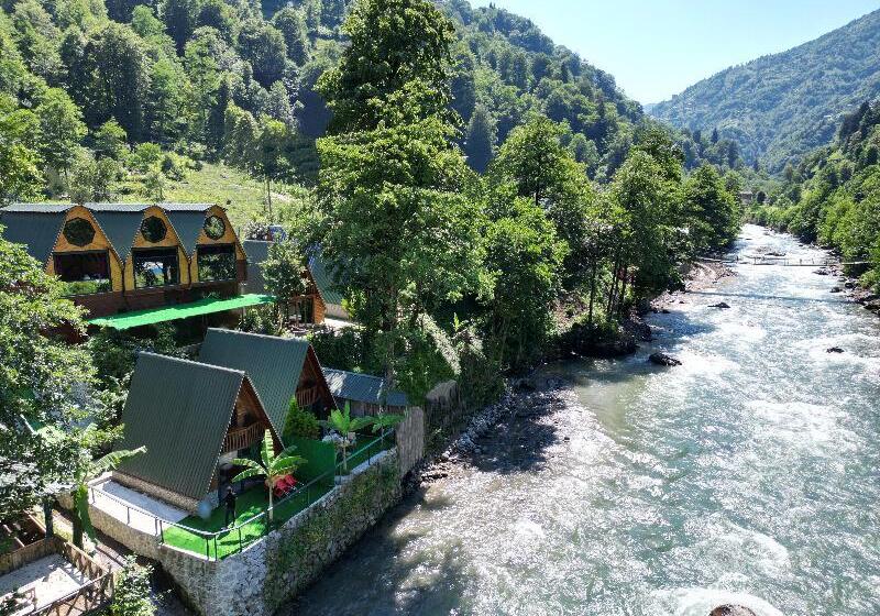 ホテル Lotus çamlıhemşin Suit & Bungalov