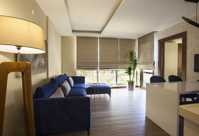 Maxuite Hotel In Home