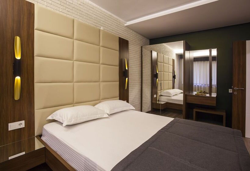 Maxuite Hotel In Home