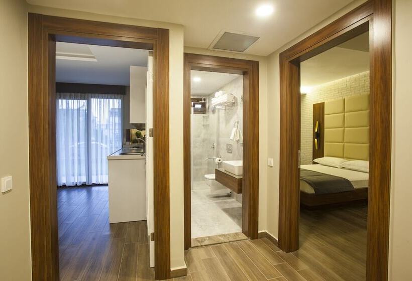 Maxuite Hotel In Home