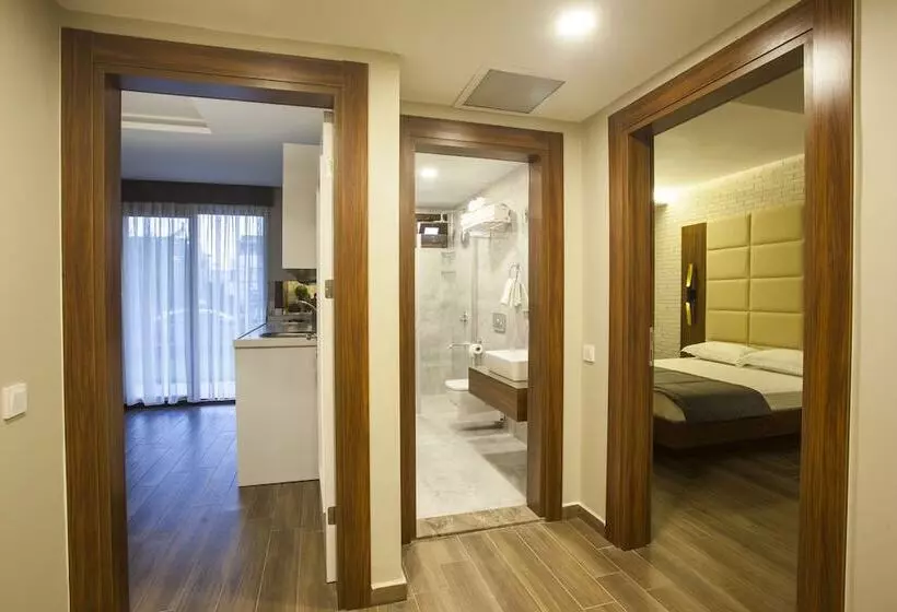 Maxuite Hotel In Home