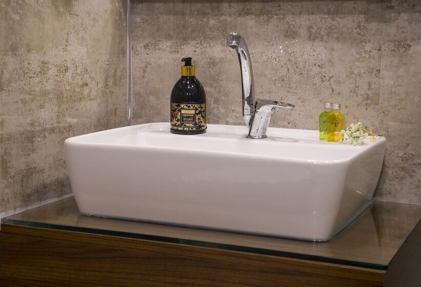 Maxuite Hotel In Home