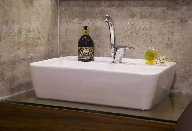 Maxuite Hotel In Home