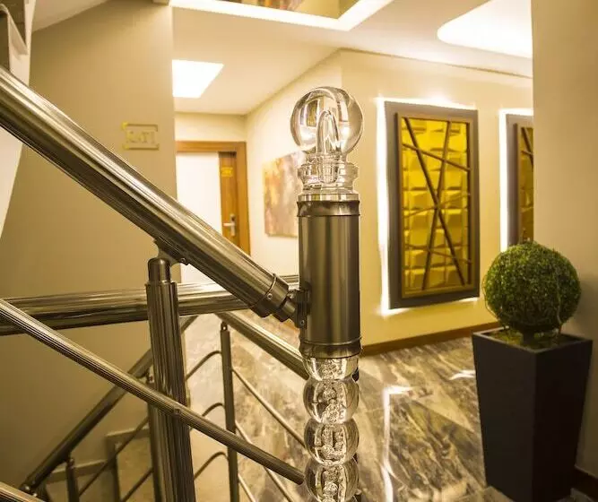 Maxuite Hotel In Home