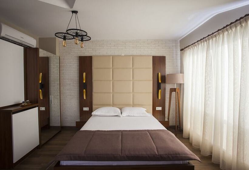 Maxuite Hotel In Home