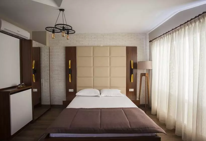 Maxuite Hotel In Home