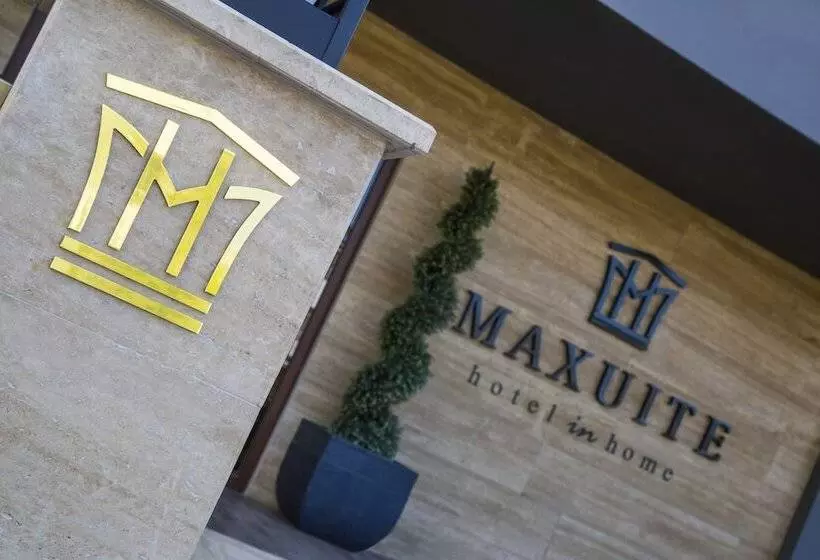 Maxuite Hotel In Home