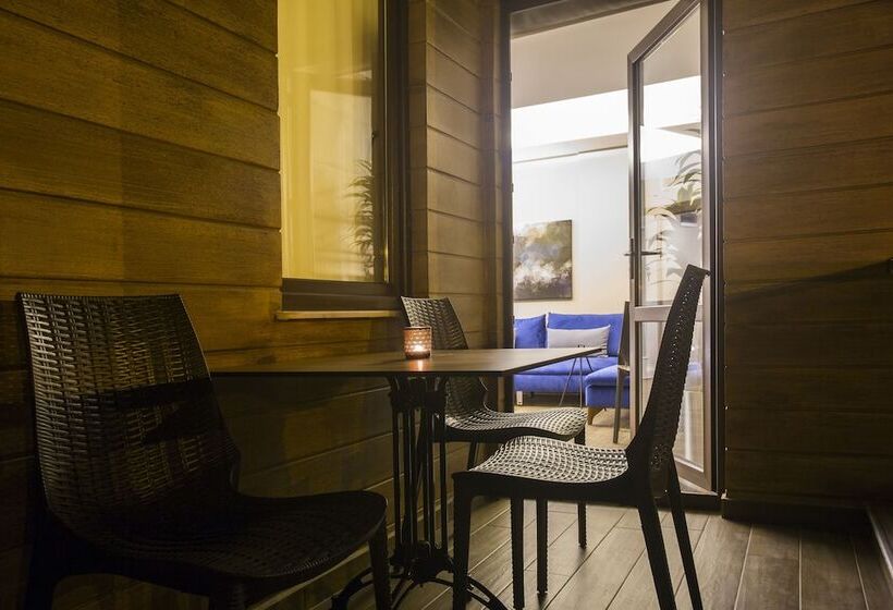 Maxuite Hotel In Home