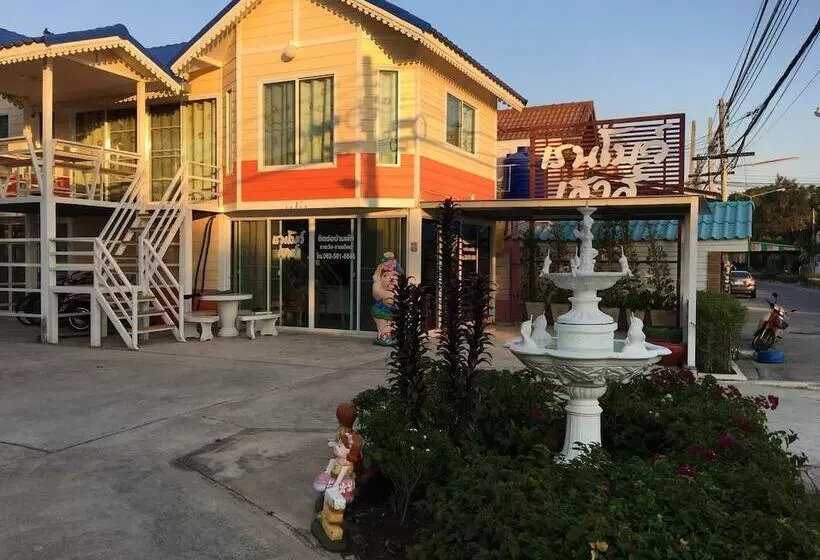 Hotel Rainbow House