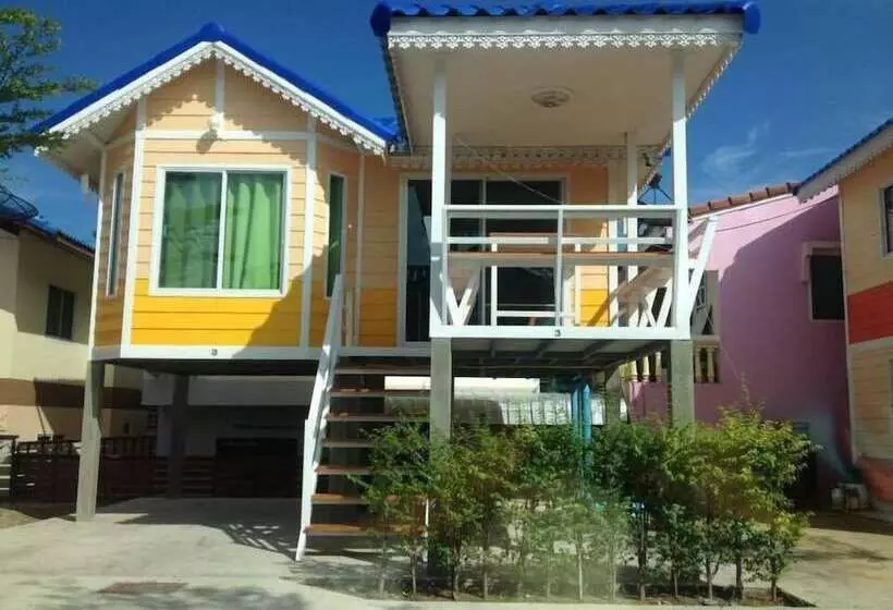 Hotel Rainbow House