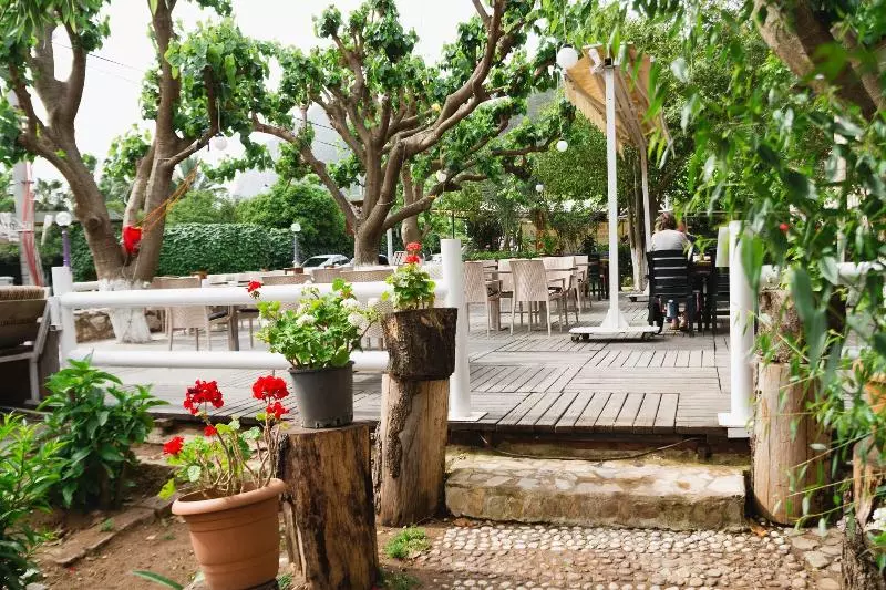 هتل Village Garden Pansiyon Restuarant