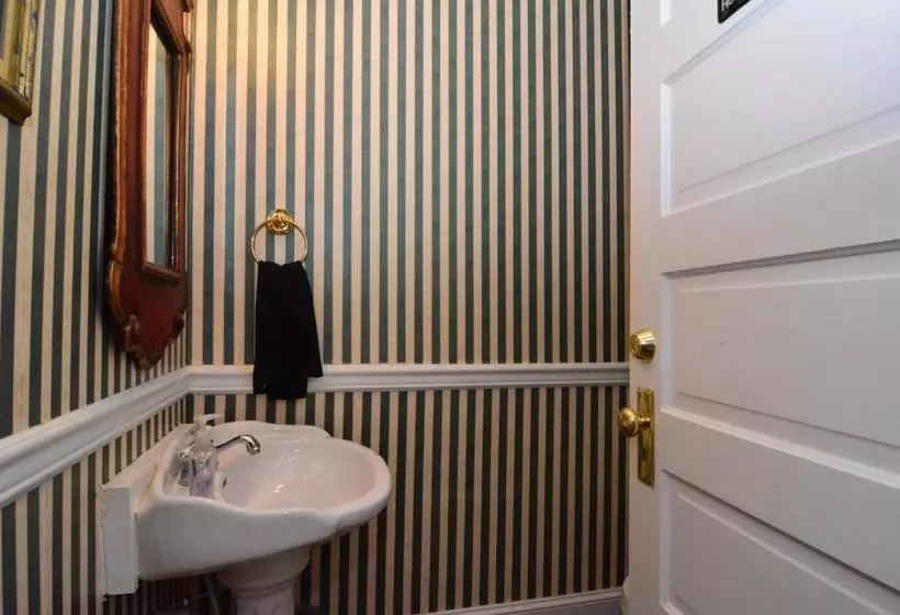 Bewitched And Bedazzled Bed And Breakfast