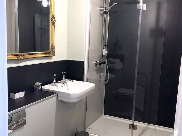 簡易ホテル The Wheatsheaf