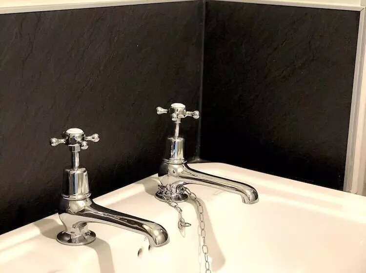 簡易ホテル The Wheatsheaf