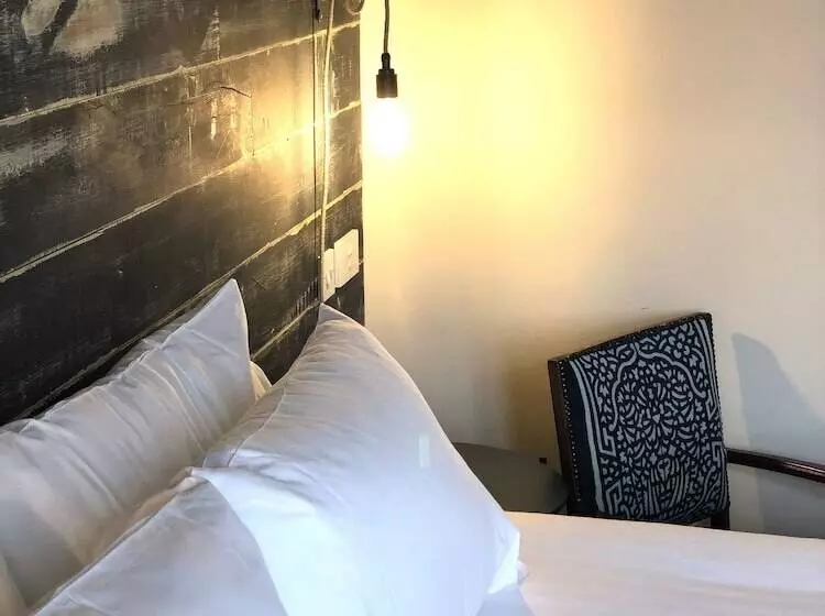 簡易ホテル The Wheatsheaf