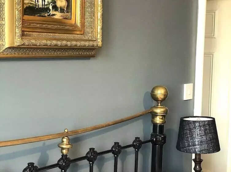 簡易ホテル The Wheatsheaf