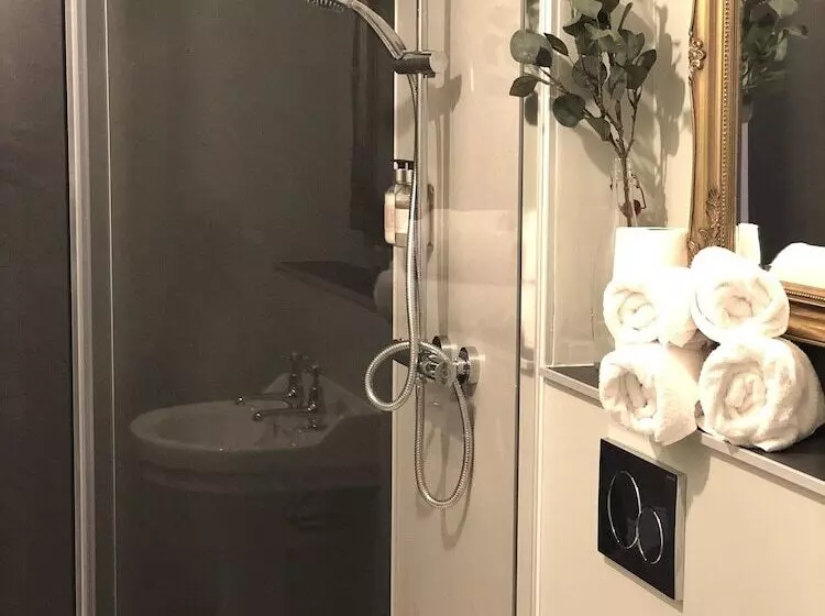 簡易ホテル The Wheatsheaf